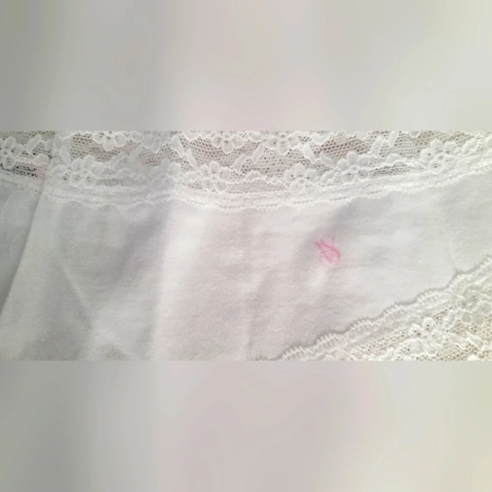 (NWOT) Victoria's Secret, white cheeky panty set of 2 size M. - Picture 4 of 5